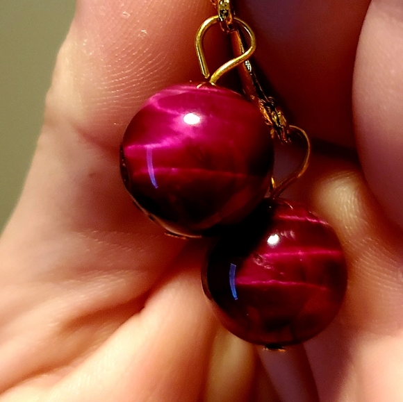 New Gold Peacock and Round Red Tiger Eye Gem Earrings. - Picture 6 of 11